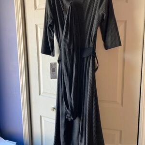 MIDI length knit dress wih belt